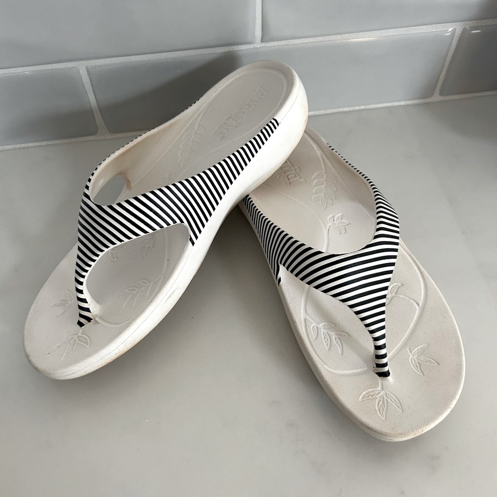 Alegria Flip flops